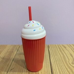 New Greenbrier Kids Milkshake Red & White Tumbler With Straw Glass Size 8 oz. !